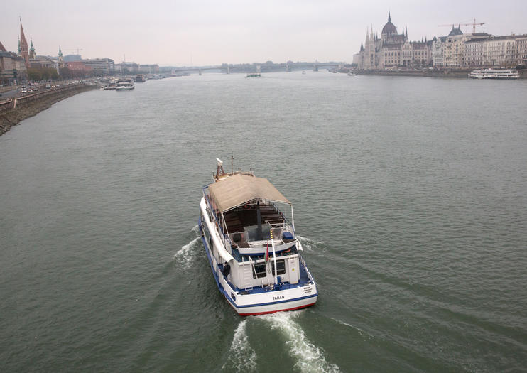 Tocht over de rivier de Donau